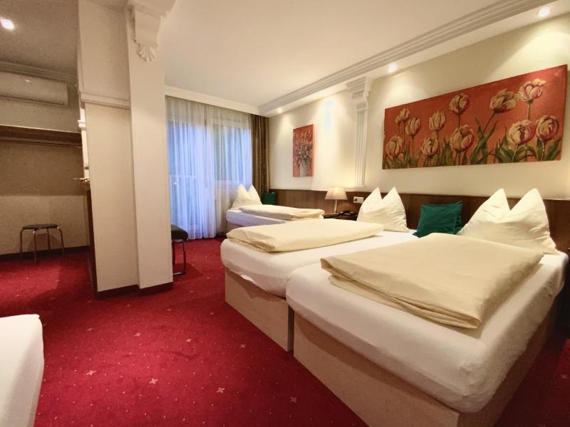 Villa Quadruple Room image 2