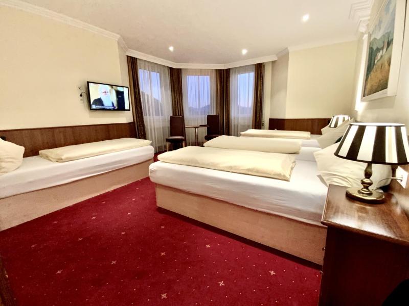 Villa Quadruple Room image 3