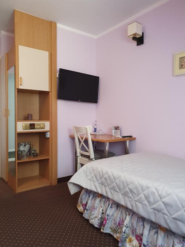 Economy Single Room image 4