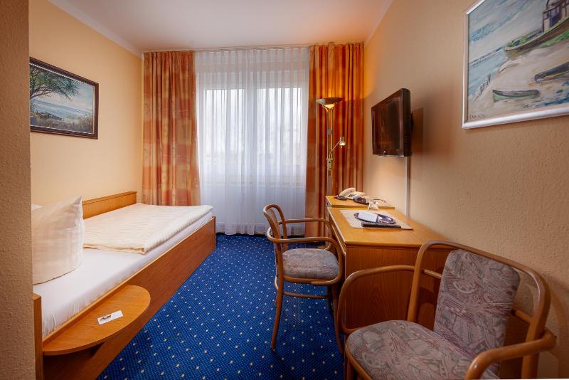 Single Room image 4