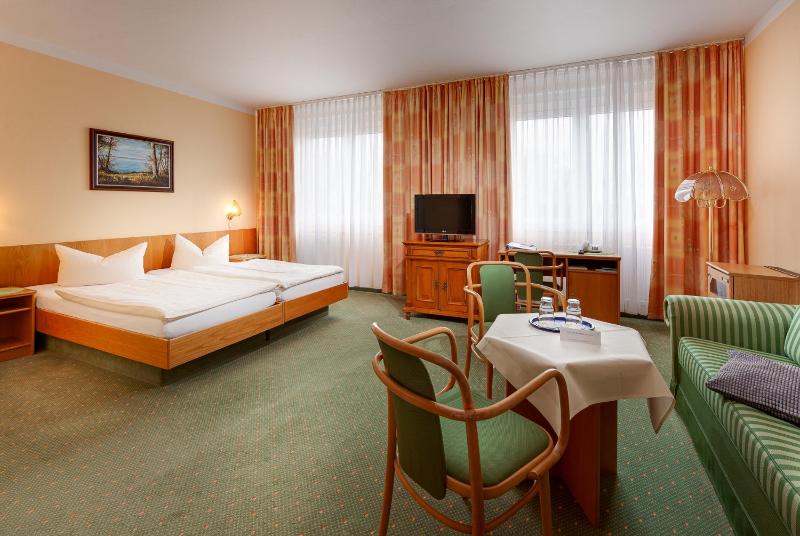 Double Room image 3