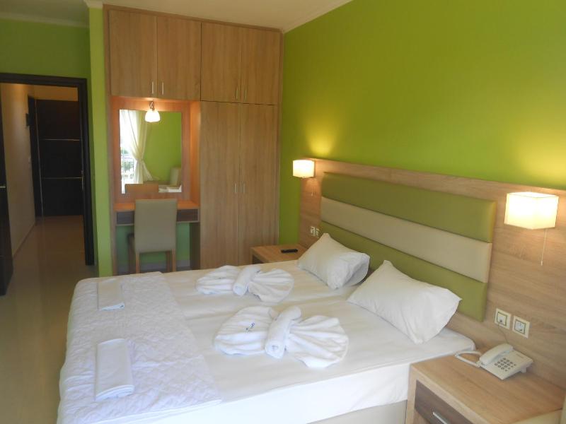 Deluxe Double Room image 3