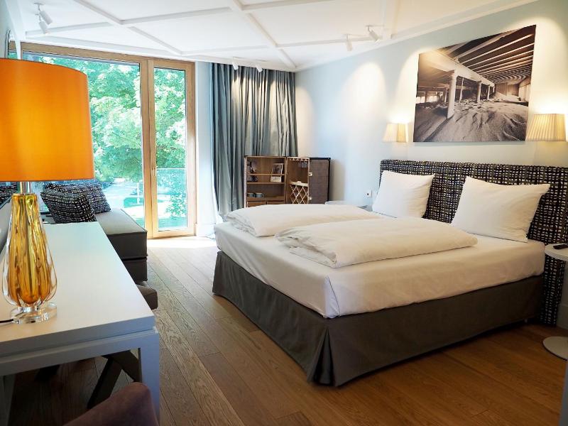 Barrier-free double room image 2
