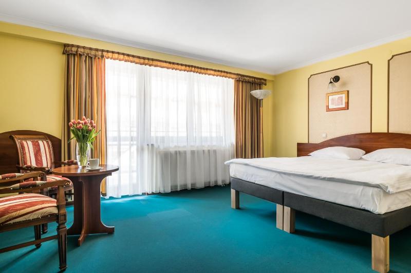 Standard Double or Twin Room image 4