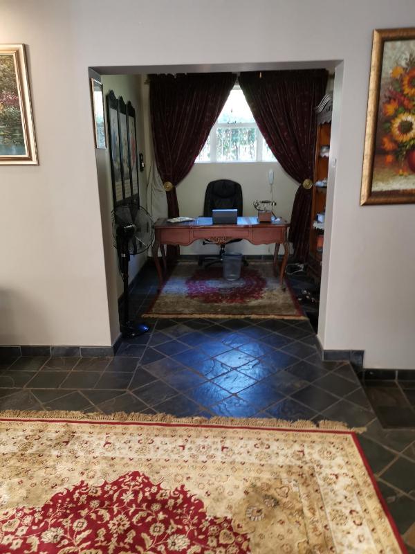 Erasmus manor Guest House - image 6