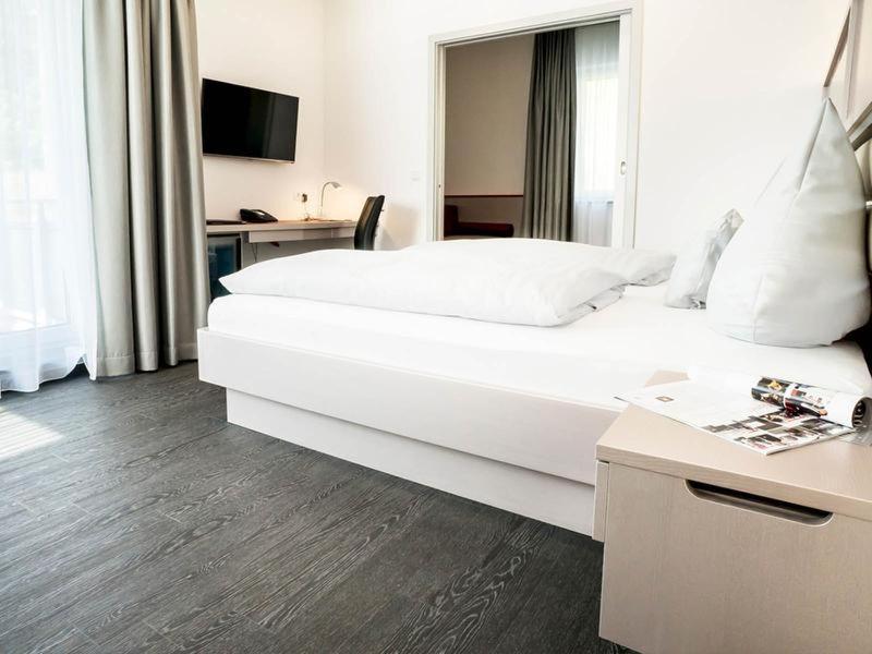 Double Room image 4