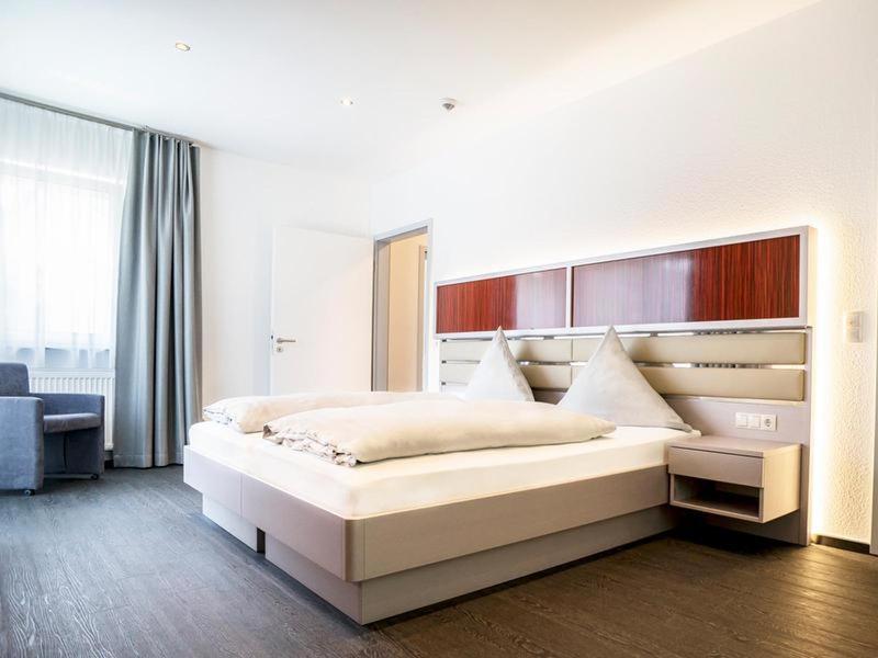 Double Room image 3