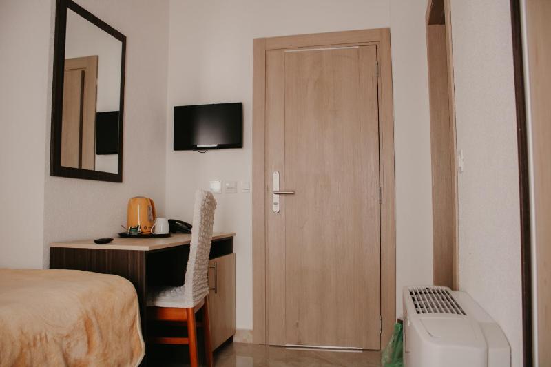 Single Room with Bathroom image 1