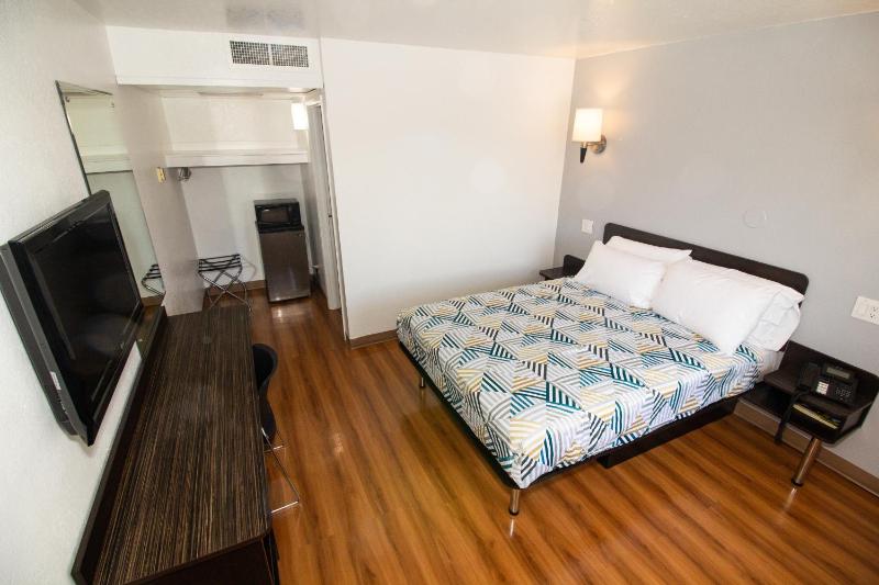 Queen Room - Non-Smoking