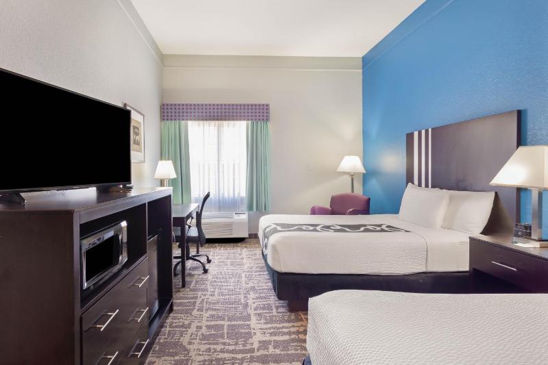 Deluxe Double Room with Two Double Beds image 4