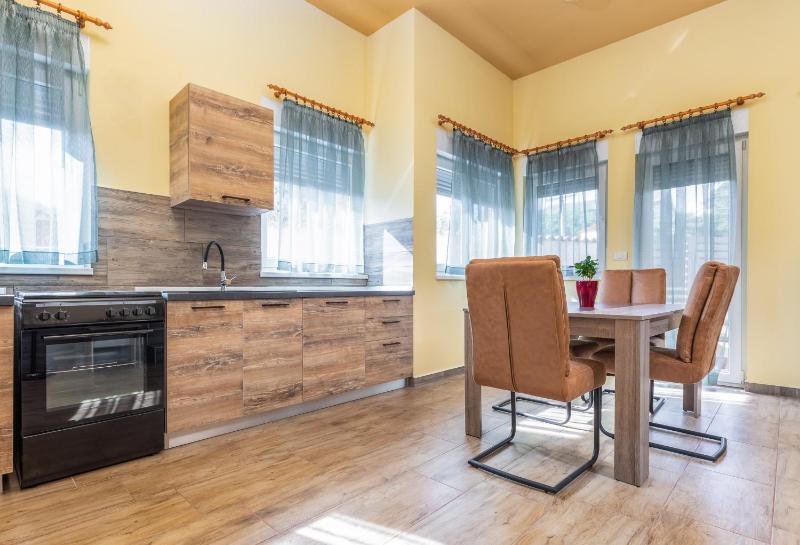 Apartmani Monte - image 16