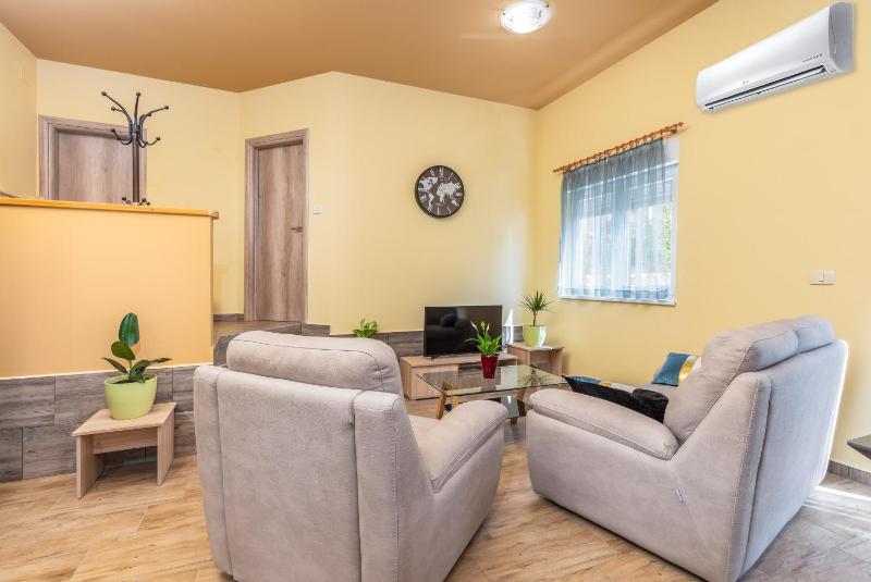 Apartmani Monte - image 35