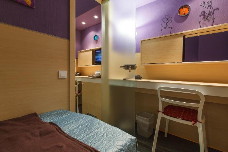 Business Twin Room image 4