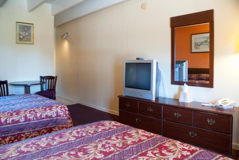 Double Room with Two Double Beds - Non-Smoking image 4
