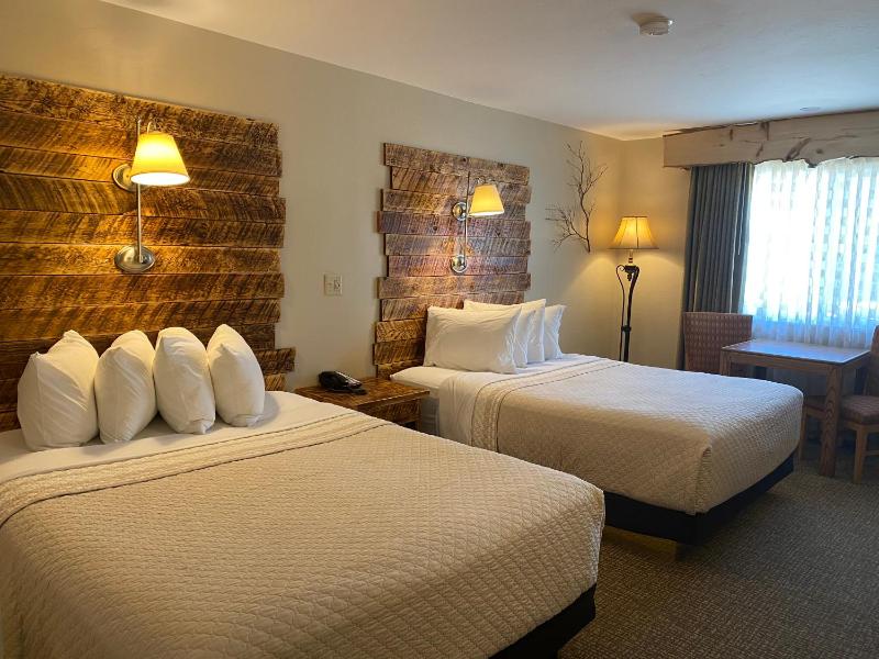  Queen Room with Two Queen Beds image 3