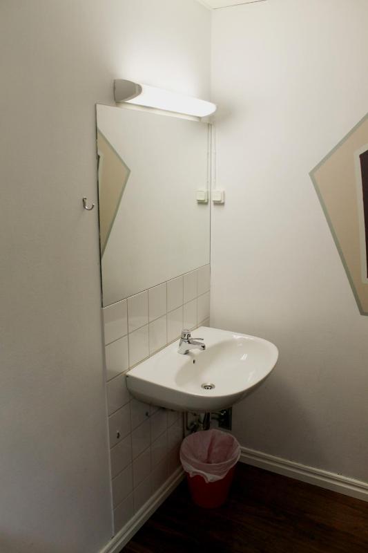 Single Room with Shared Bathroom image 1