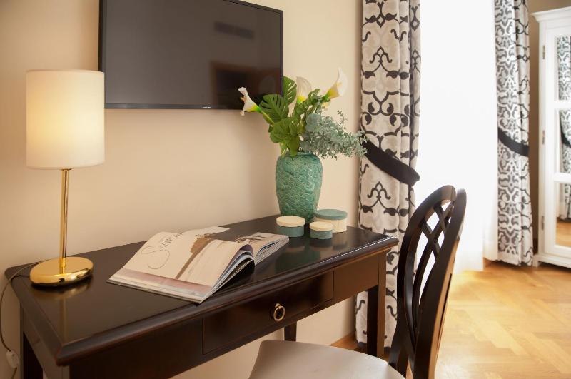 Executive Suite with Sea View image 4