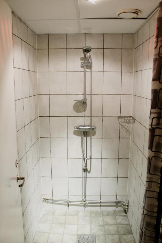 Single Room with Shared Bathroom image 3
