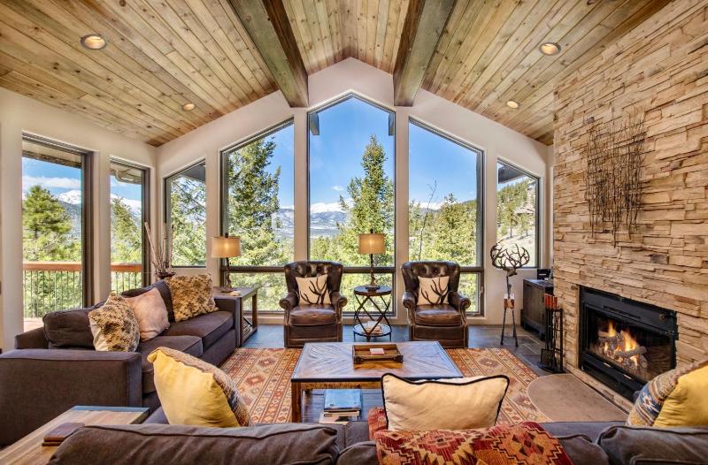 Four-Bedroom Holiday Home image 1