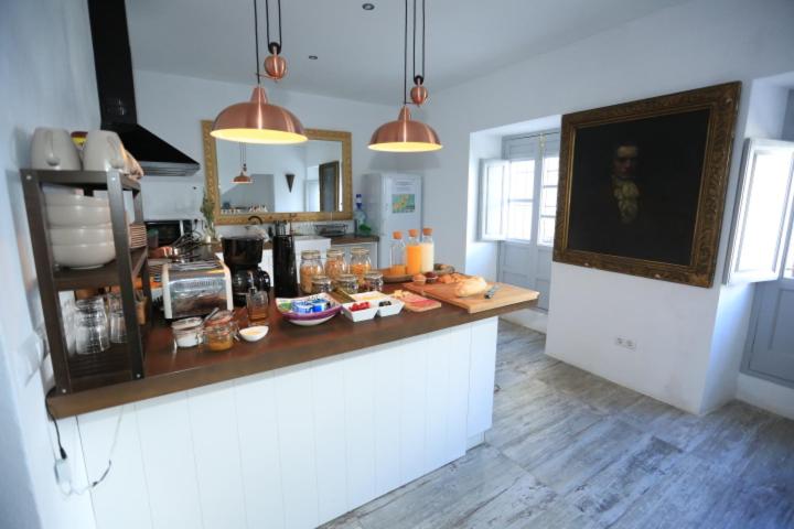 Seven-Bedroom House image 3
