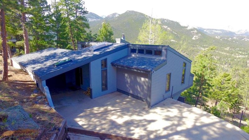 Three-Bedroom House image 4