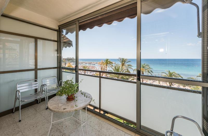 One-Bedroom Apartment with Sea View image 4