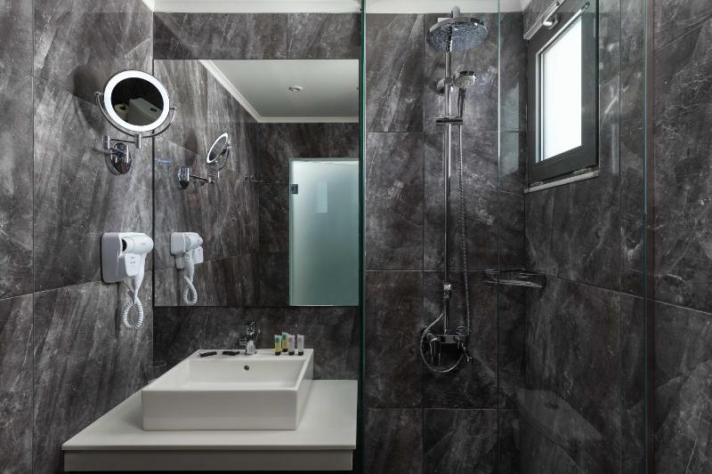 Junior Suite with Private Pool image 4