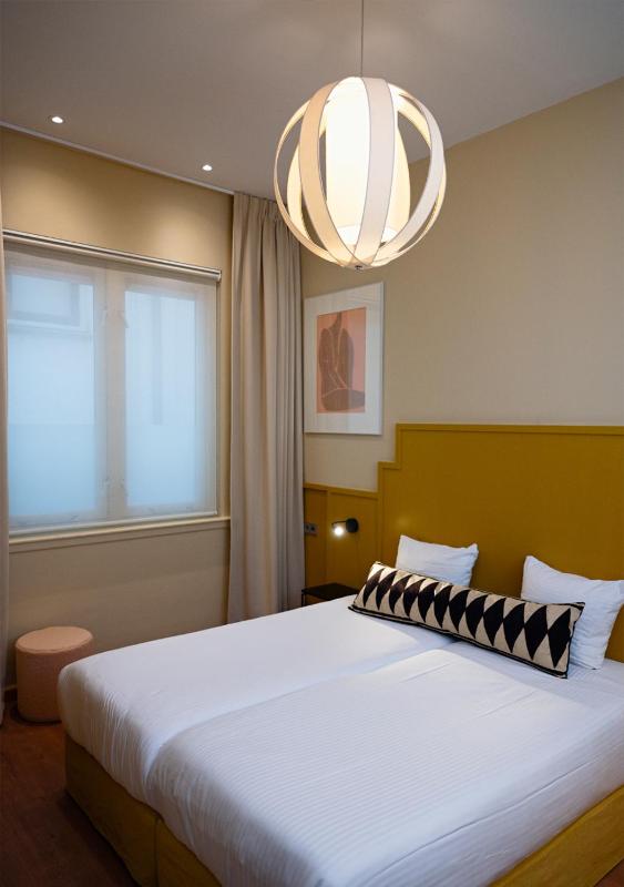 Standard Twin Room image 1