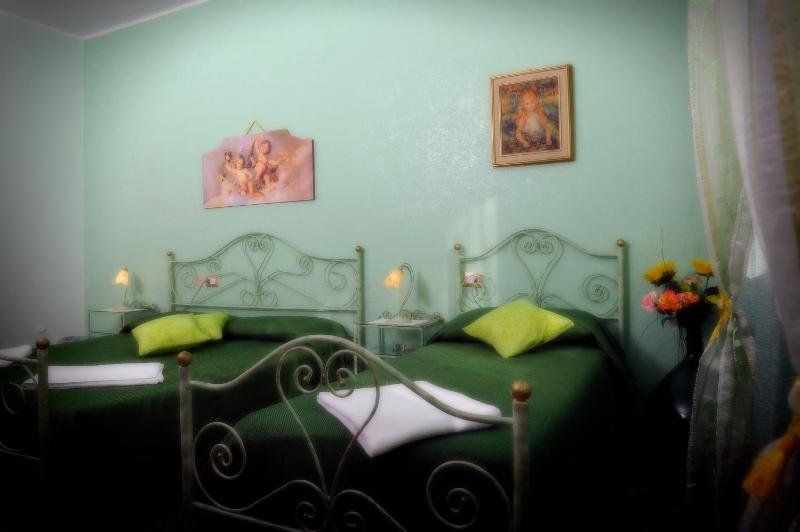 Triple Room with City View image 3
