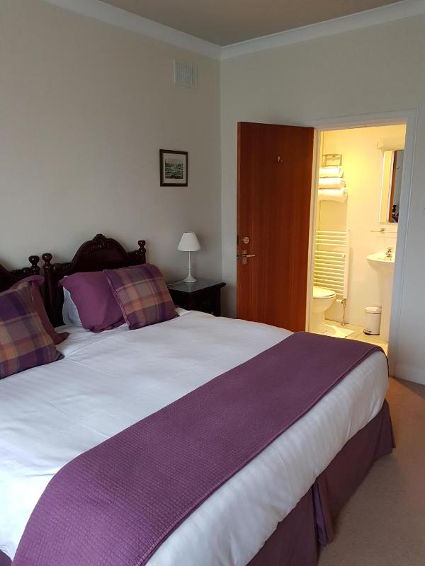 Standard Double Room image 3