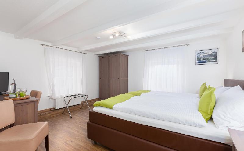 Double Room image 1