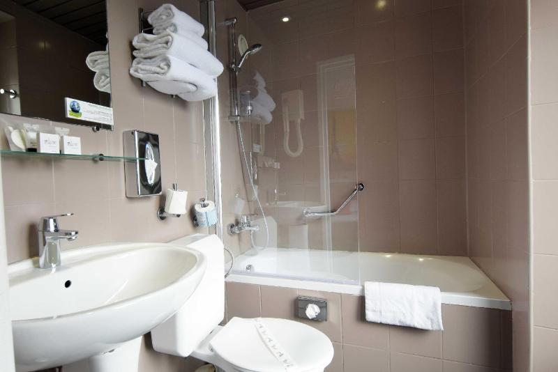 Double Room image 2