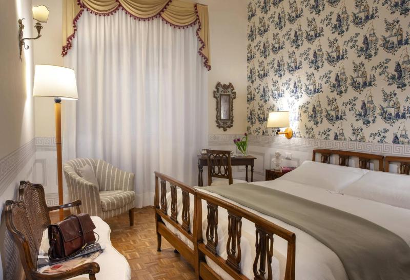Classic Double or Twin Room image 3
