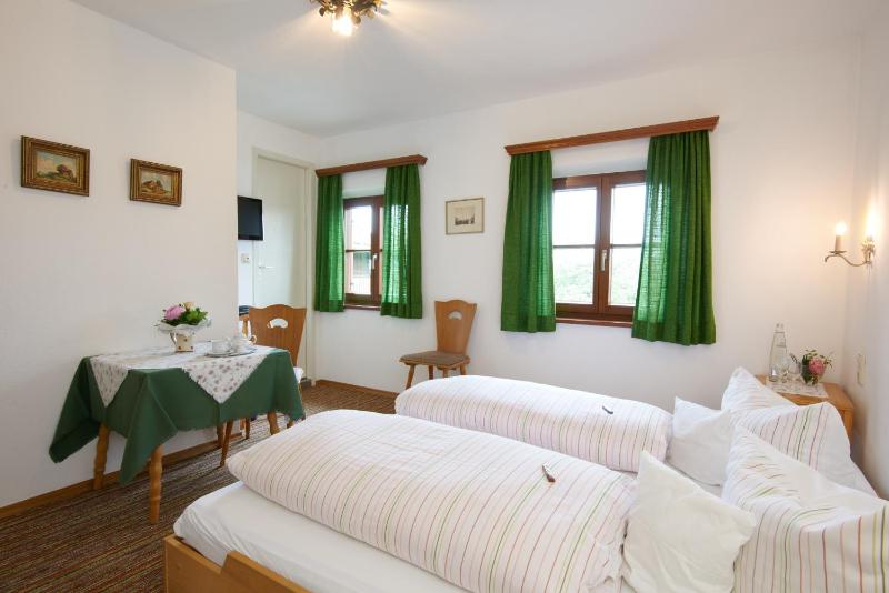 Small Double Room image 3