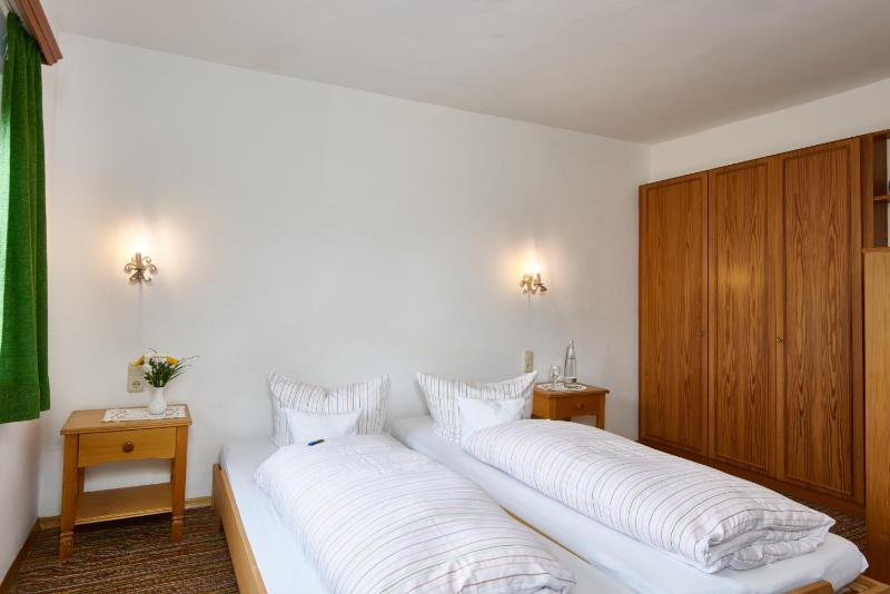 Small Double Room image 4