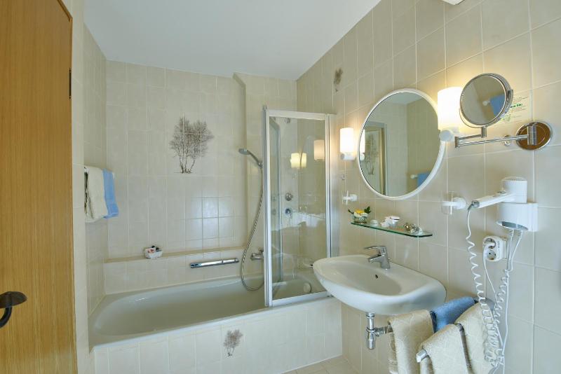 Deluxe Double Room image 1