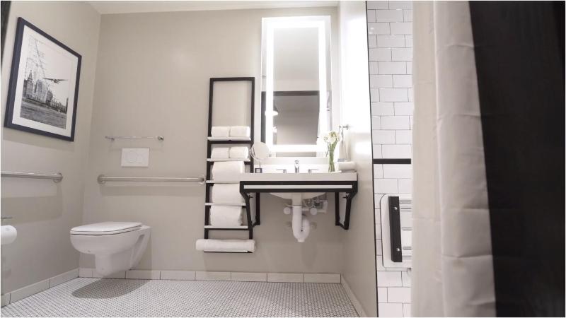 Arlo Chicago - image 7