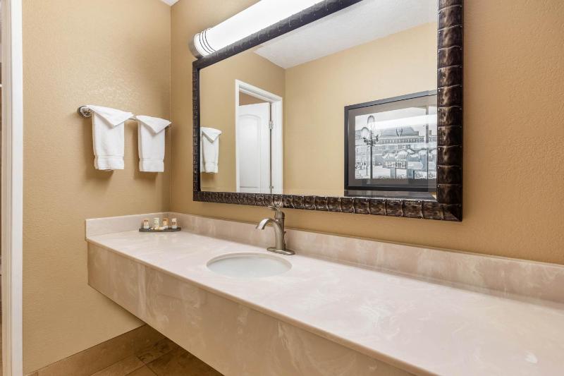 La Quinta Inn & Suites by Wyndham Seattle Downtown - image 15