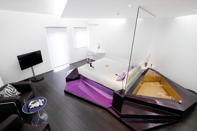 Deluxe Suite image 1