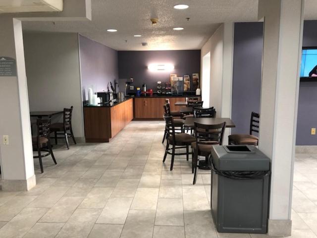 Microtel Inn & Suites by Wyndham Pittsburgh Airport - image 25