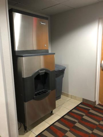 Microtel Inn & Suites by Wyndham Pittsburgh Airport - image 5