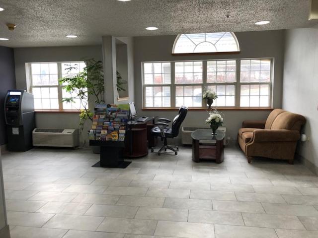 Microtel Inn & Suites by Wyndham Pittsburgh Airport - image 12