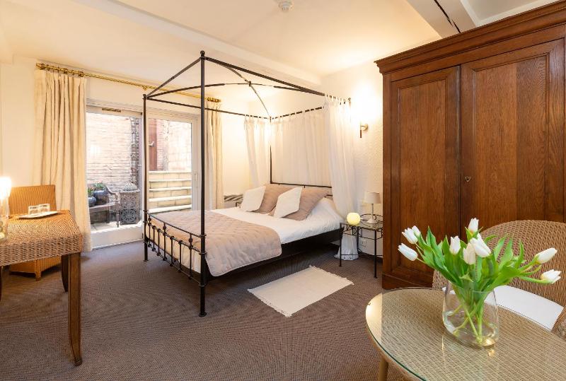 Deluxe King Room image 3