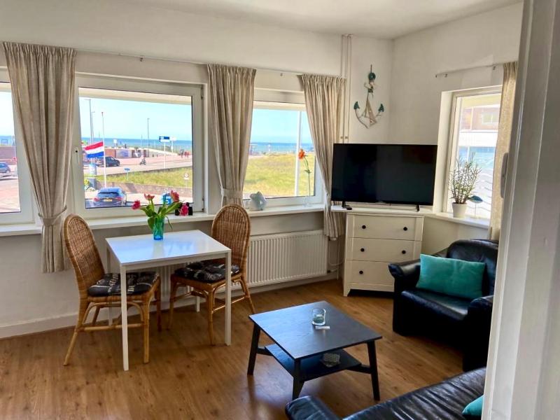 Apartment with Sea View (First Floor) image 2