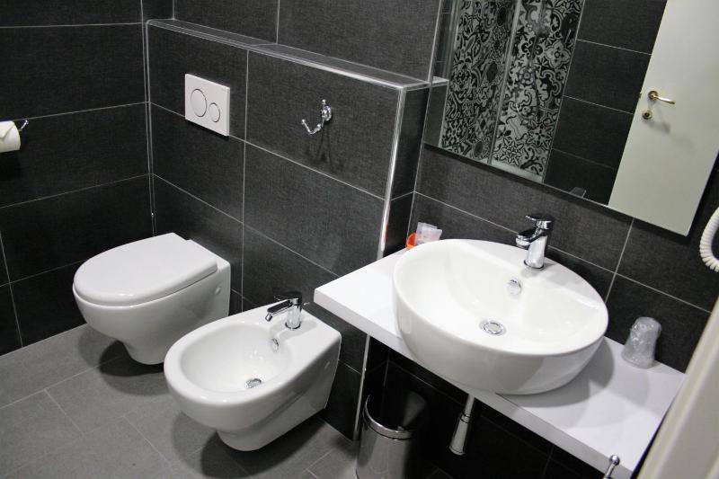 Economy Double or Twin Room image 4