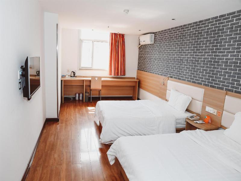Business Twin Room image 1