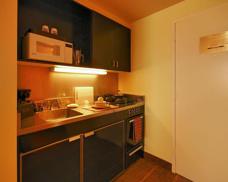 King Room - Non-Smoking image 4