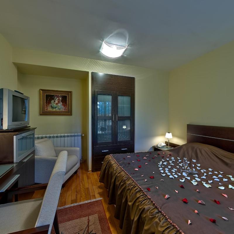 Apartment with Balcony image 3