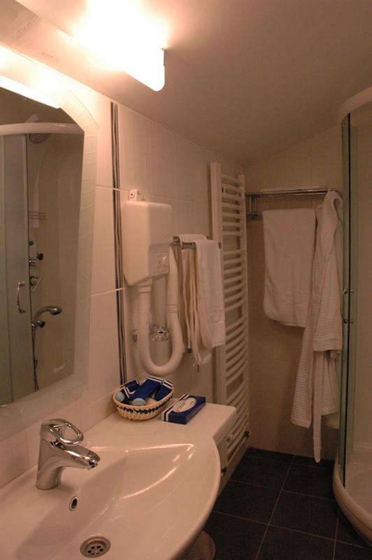 Apartment with Balcony image 4