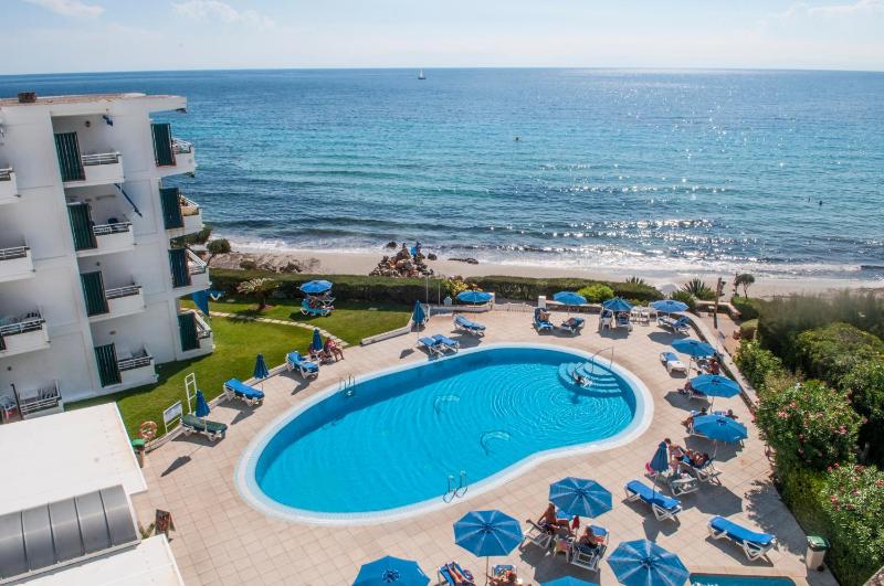 Studio with Sea View (2 Adults + 1 Child) image 4